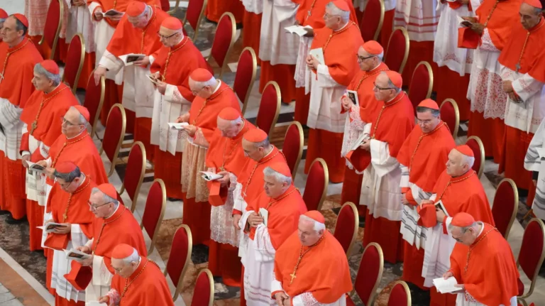 Início do conclave