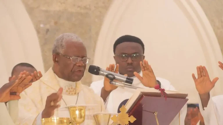 Emmanuel é ordenado sacerdote!