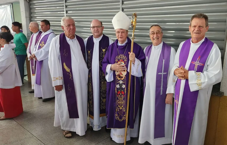 Dom Protógenes celebra 25 Anos de Episcopado Dom Protógenes celebra 25 Anos de Episcopado